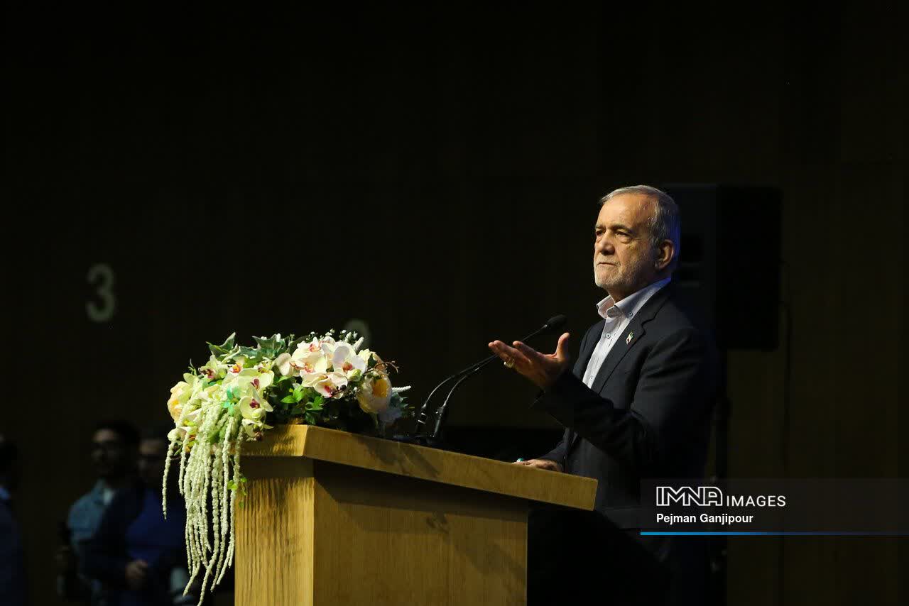 گزارش-تصویری-بیست‌وهفتمین-جشنواره-خیرین-مدرسه‌ساز-استان-اصفهان-با-حضور-رئیس-جمهور-برگزار-گردید